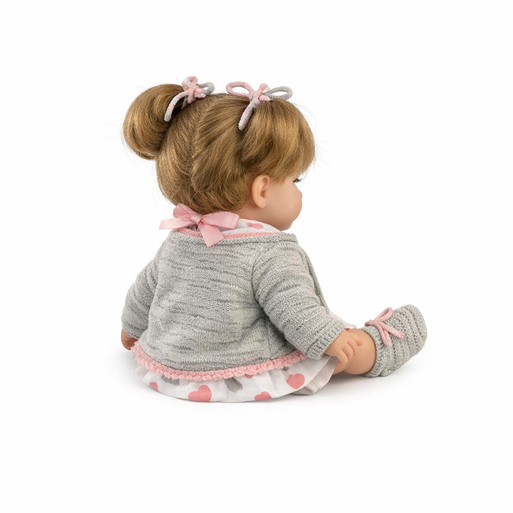 Muñeca Baby Coral con abriguito gris – 34 cm